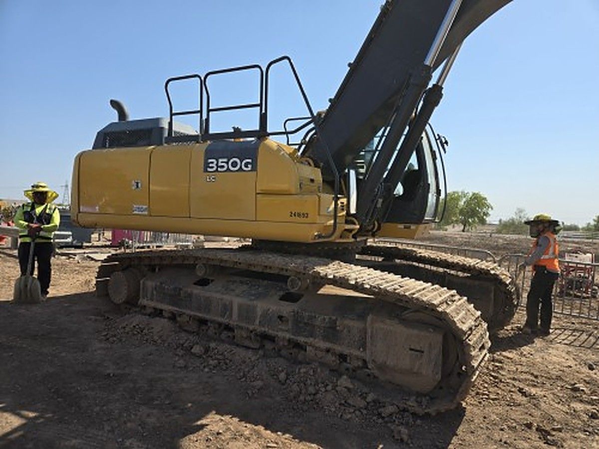 JOHN DEERE 350G photo 5