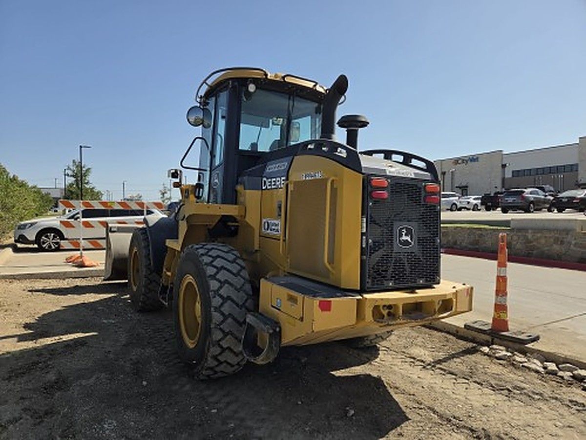 JOHN DEERE 444K photo 2