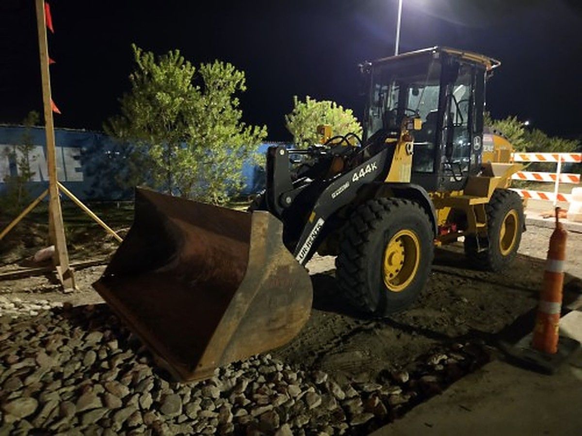 JOHN DEERE 444K photo 6