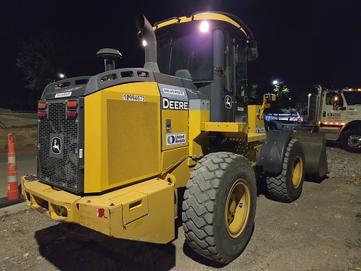 JOHN DEERE 444K photo 8