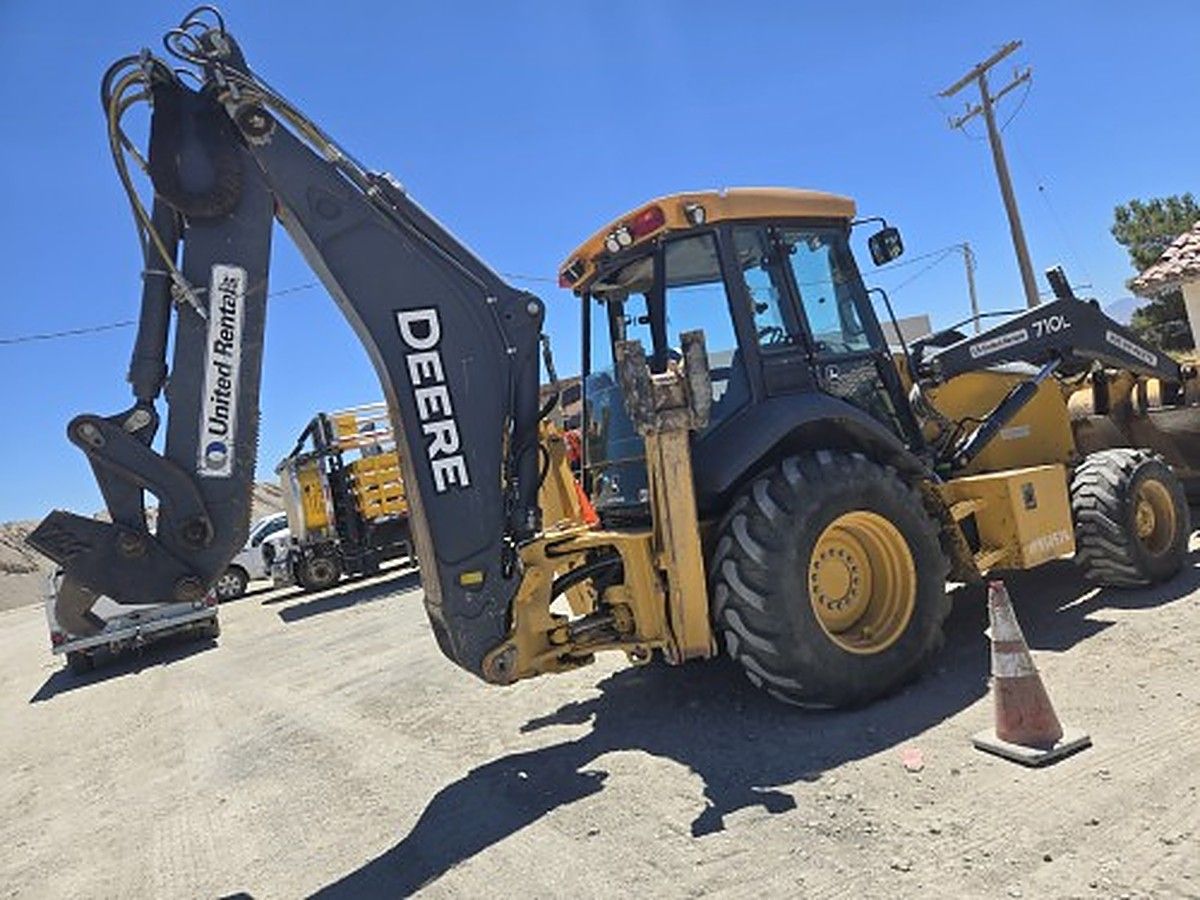 JOHN DEERE 710L photo 5