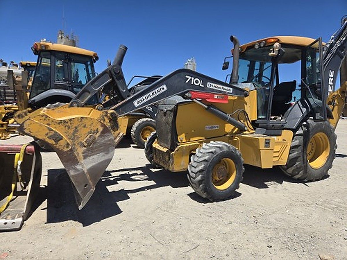 JOHN DEERE 710L photo 8