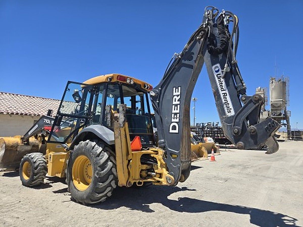 JOHN DEERE 710L photo 9