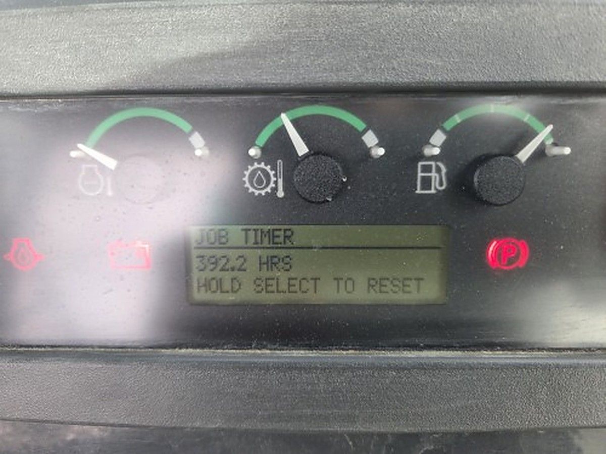 JOHN DEERE 710L photo 4