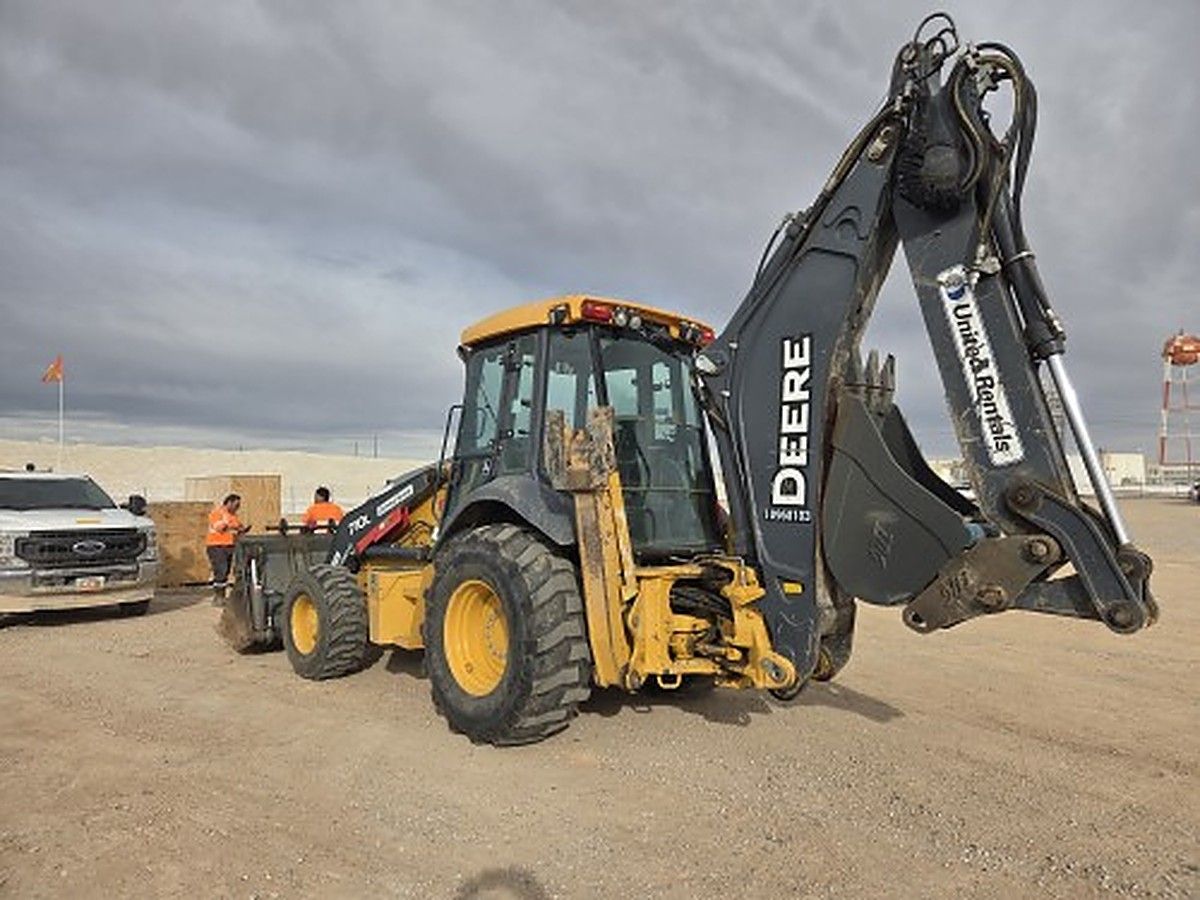 JOHN DEERE 710L photo 5