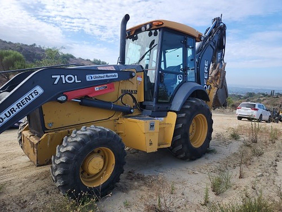 JOHN DEERE 710L photo 3