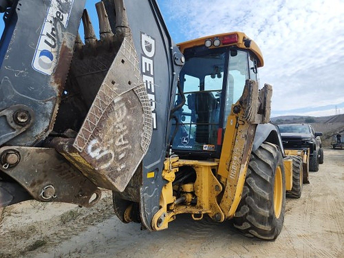 JOHN DEERE 710L photo 4
