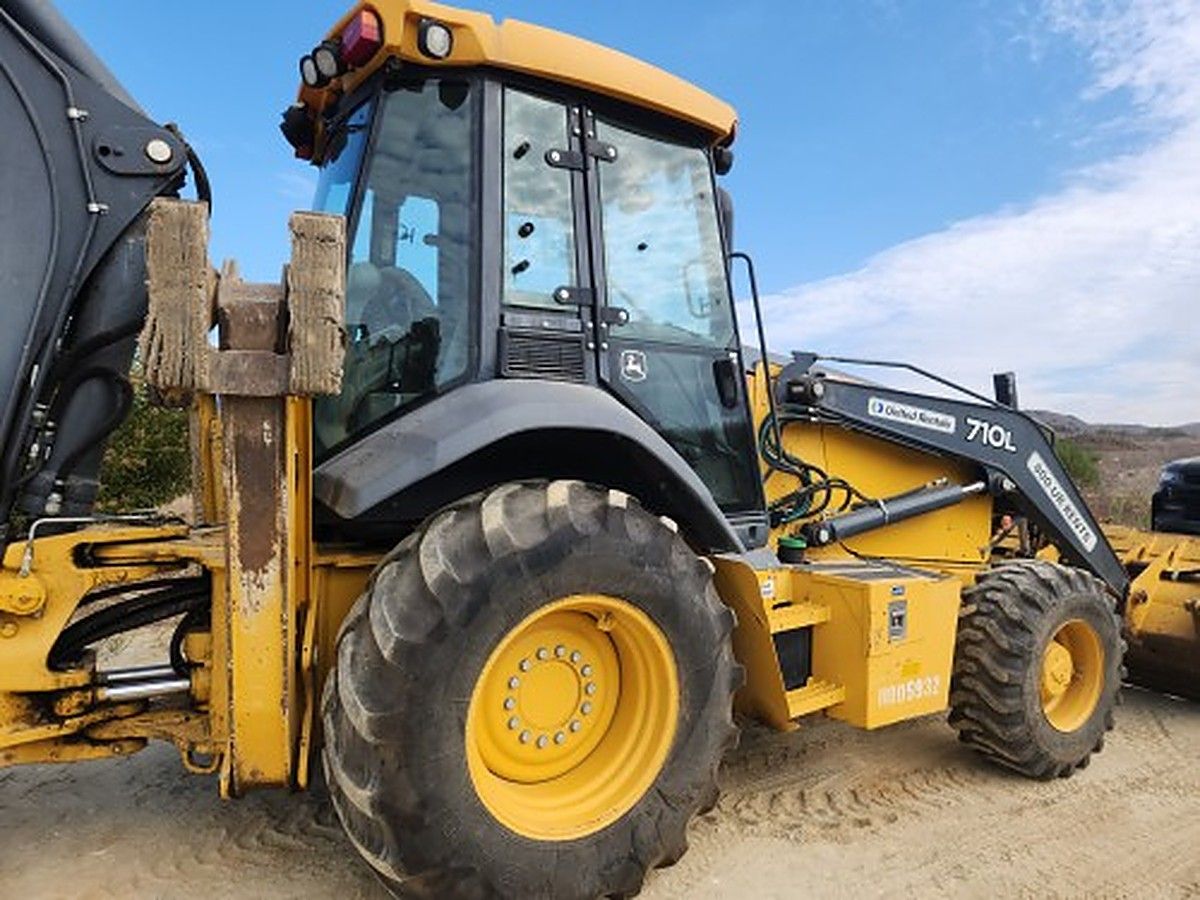 JOHN DEERE 710L photo 5