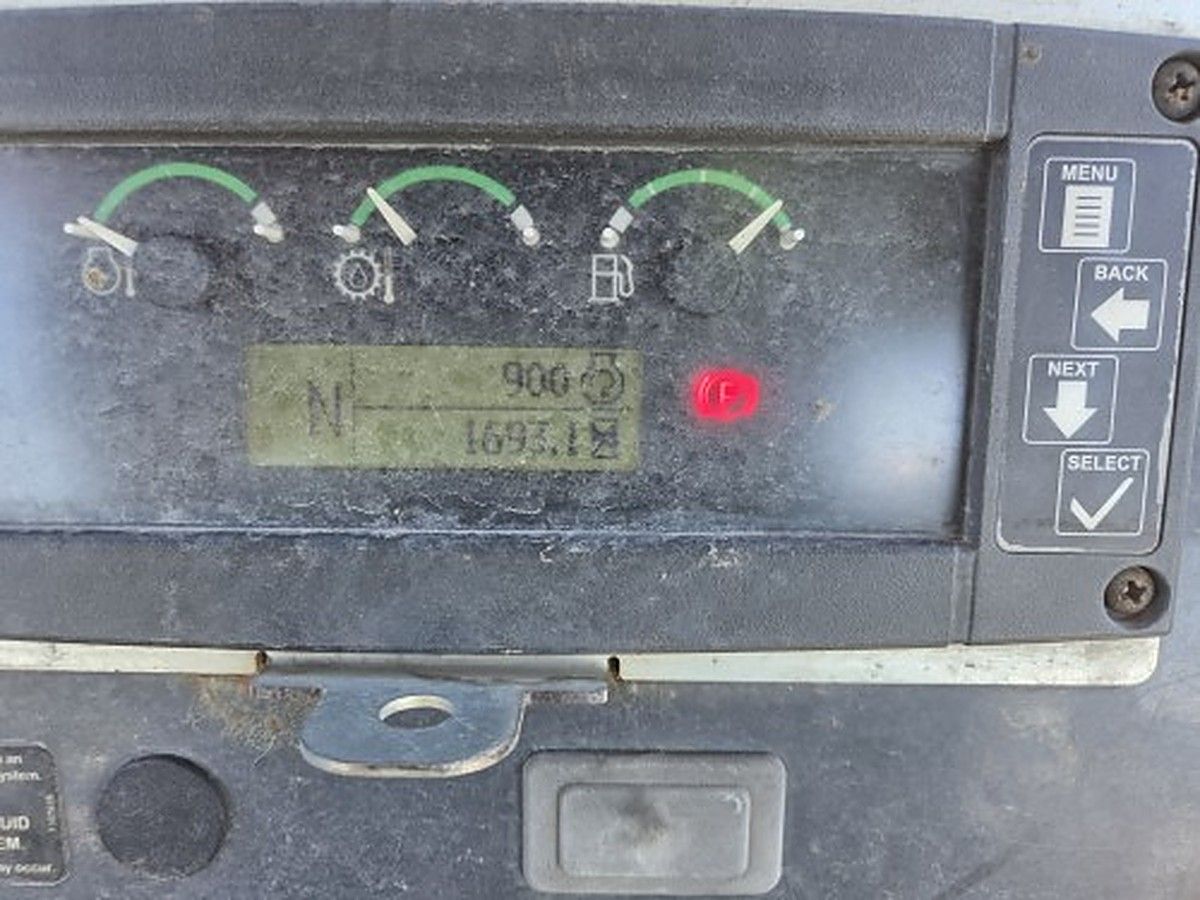 JOHN DEERE 710L photo 5