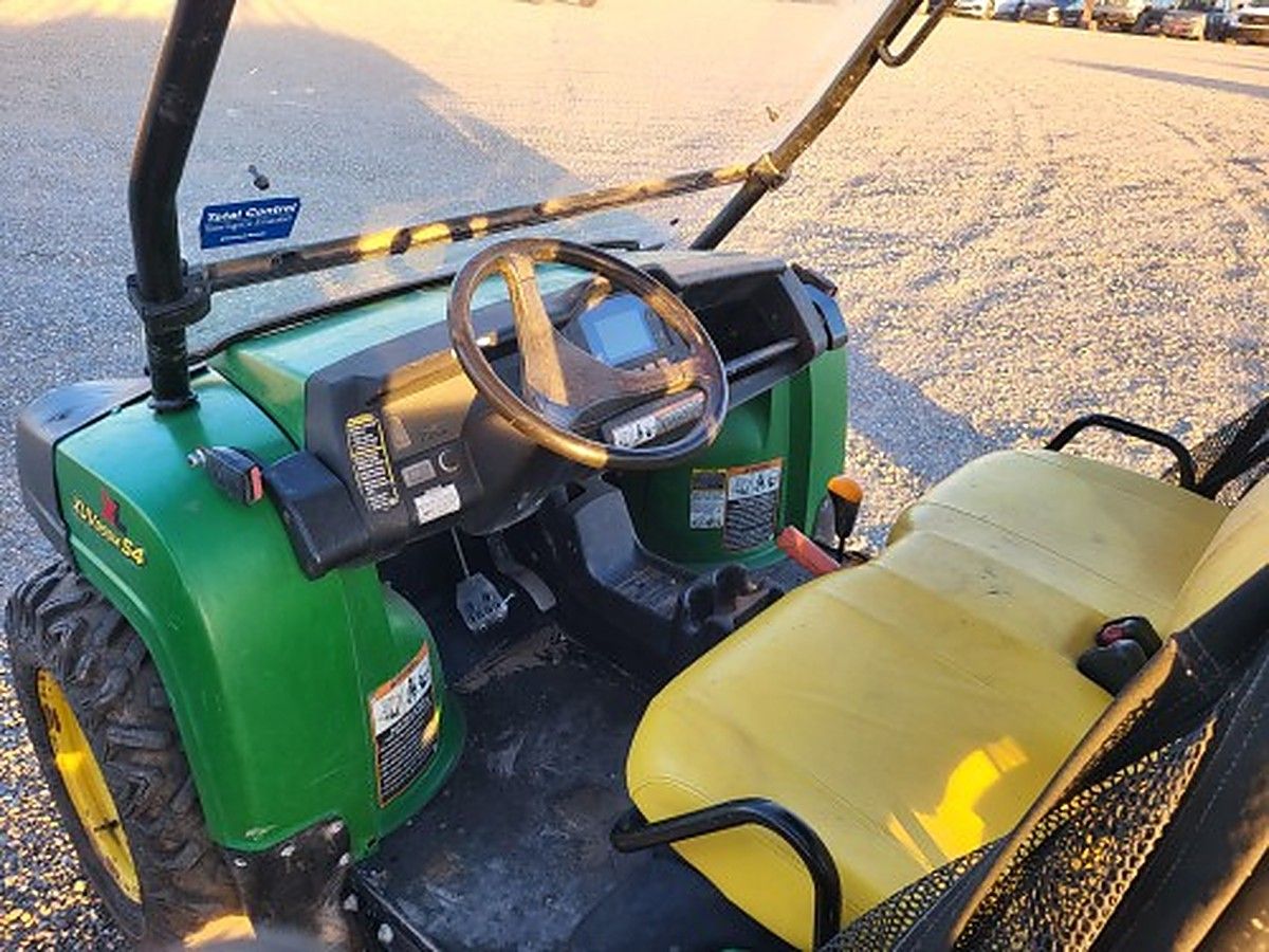 JOHN DEERE XUV855MS4 photo 2