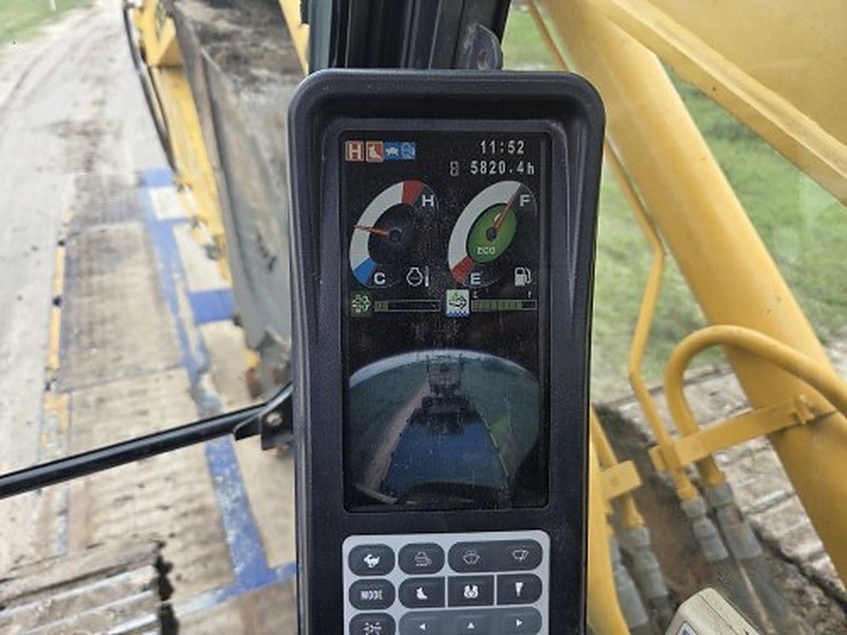 KOBELCO SK210LC-10 photo 5
