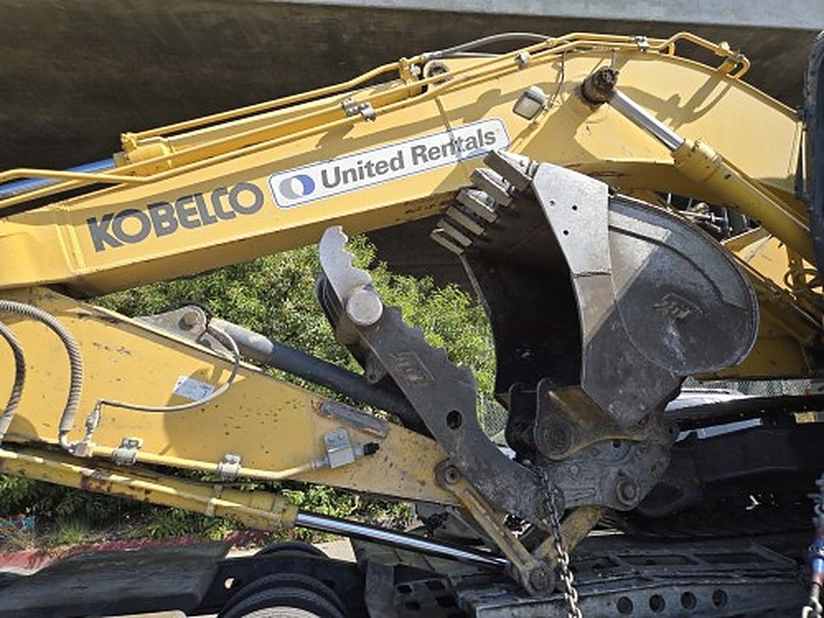 KOBELCO SK230SR-5 photo 12