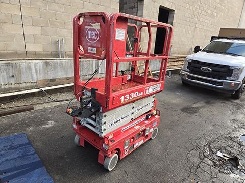 2019 MEC 1330SE Scissor Lift 10-13' Electric