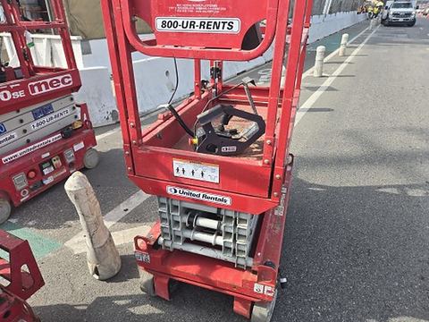2019 MEC 1330SE Scissor Lift 10-13' Electric