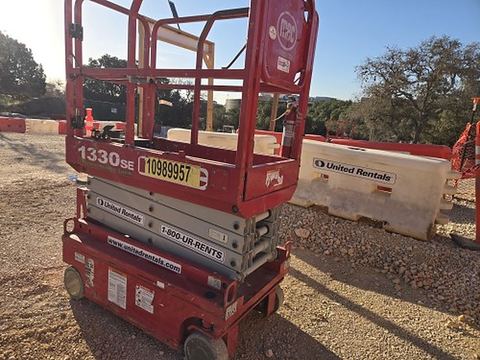 2019 MEC 1330SE Scissor Lift 10-13' Electric