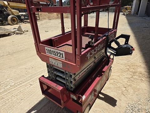 2019 MEC 1330SE Scissor Lift 10-13' Electric