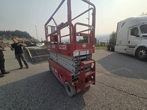 2019 MEC 2632SE Scissor Lift 24-26' Electric 30-36" Wide