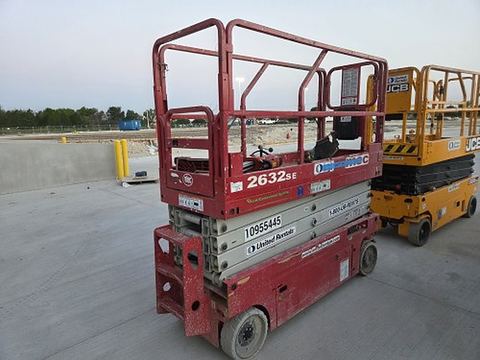2019 MEC 2632SE Scissor Lift 24-26' Electric 30-36" Wide