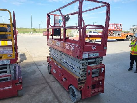 2019 MEC 2632SE Scissor Lift 24-26' Electric 30-36" Wide