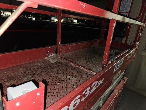 2019 MEC 2632SE Scissor Lift 24-26' Electric 30-36" Wide