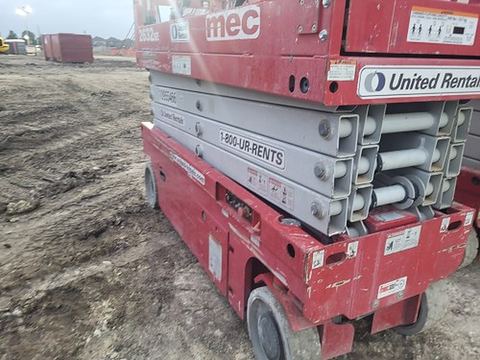 2019 MEC 2632SE Scissor Lift 24-26' Electric 30-36" Wide