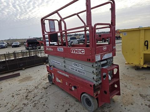 2019 MEC 2632SE Scissor Lift 24-26' Electric 30-36" Wide