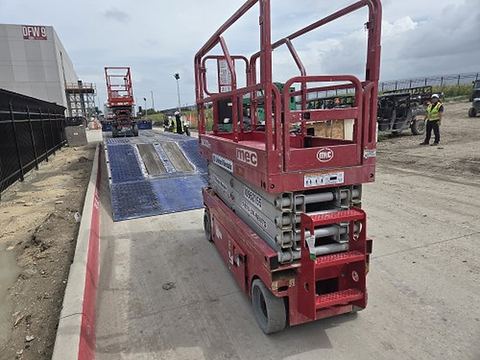 2019 MEC 2632SE Scissor Lift 24-26' Electric 30-36" Wide