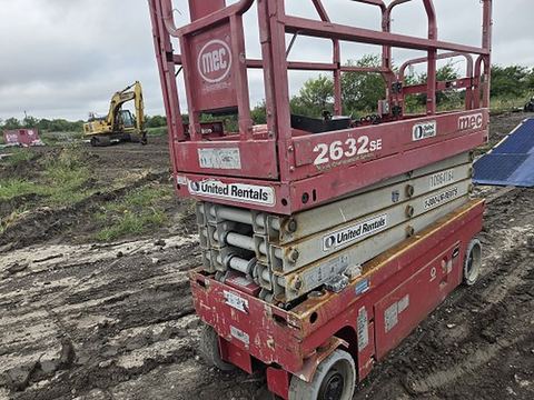 2019 MEC 2632SE Scissor Lift 24-26' Electric 30-36" Wide