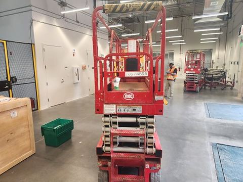 2019 MEC 2632SE Scissor Lift 24-26' Electric 30-36" Wide