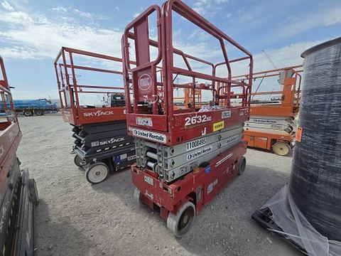 2019 MEC 2632SE Scissor Lift 24-26' Electric 30-36" Wide