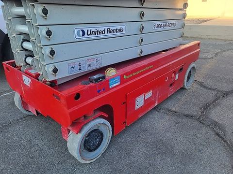 2019 MEC 3346SE Scissor Lift 30-35' Electric 46-48" Wide
