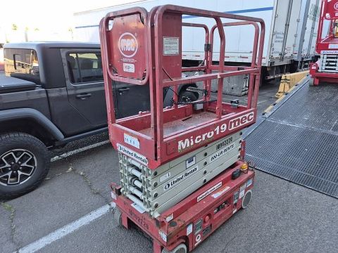 2019 MEC MICRO 19 Scissor Lift 18-19' Electric 60" Length
