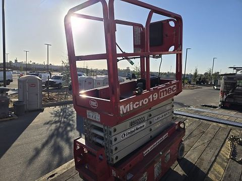 2019 MEC MICRO 19 Scissor Lift 18-19' Electric 60" Length