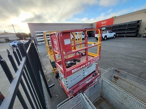 2019 MEC MICRO 19 Scissor Lift 18-19' Electric 60" Length