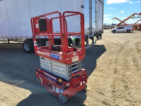 2019 MEC MICRO 19 Scissor Lift 18-19' Electric 60" Length