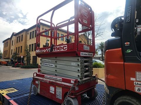 2019 MEC MICRO 19 Scissor Lift 18-19' Electric 60" Length