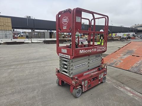 2019 MEC MICRO 19 Scissor Lift 18-19' Electric 60" Length