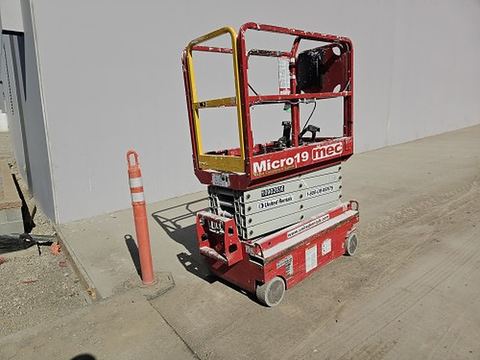 2019 MEC MICRO 19 Scissor Lift 18-19' Electric 60" Length