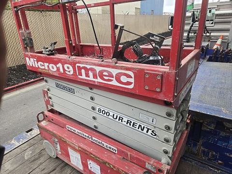 2019 MEC MICRO 19 Scissor Lift 18-19' Electric 60" Length