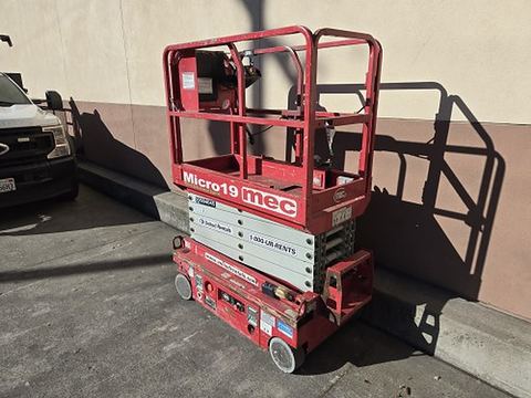 2019 MEC MICRO 19 Scissor Lift 18-19' Electric 60" Length