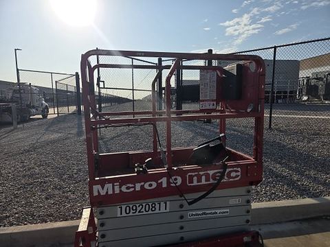 2019 MEC MICRO 19 Scissor Lift 18-19' Electric 60" Length