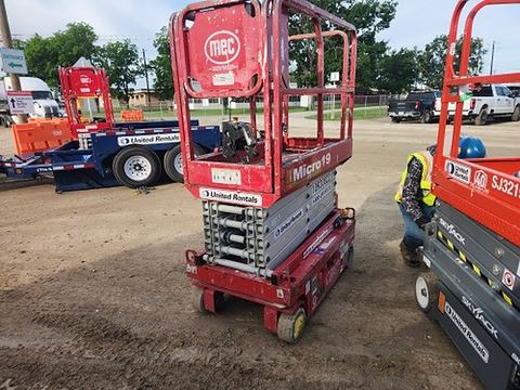 2019 MEC MICRO 19 Scissor Lift 18-19' Electric 60" Length