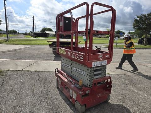 2019 MEC MICRO 19 Scissor Lift 18-19' Electric 60" Length