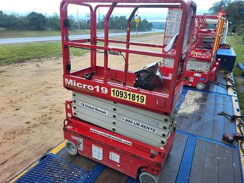 2019 MEC MICRO 19 Scissor Lift 18-19' Electric 60" Length