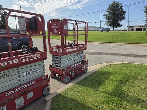 2019 MEC MICRO 19 Scissor Lift 18-19' Electric 60" Length