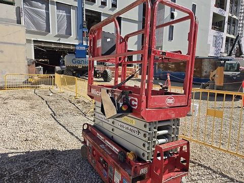 2019 MEC MICRO 19 Scissor Lift 18-19' Electric 60" Length