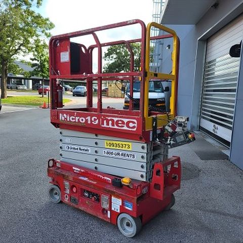2019 MEC MICRO 19 Scissor Lift 18-19' Electric 60" Length