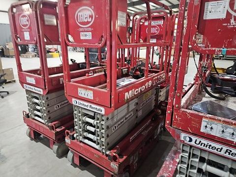 2019 MEC MICRO 19 Scissor Lift 18-19' Electric 60" Length