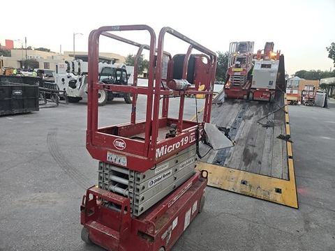 2019 MEC MICRO 19 Scissor Lift 18-19' Electric 60" Length