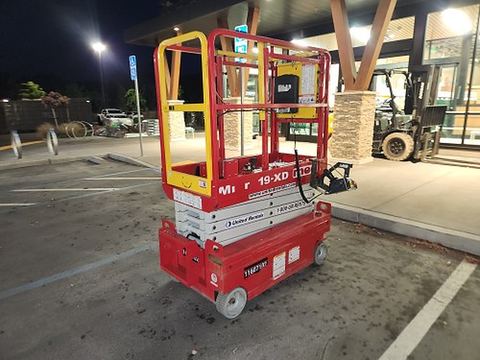 2019 MEC MICRO 19 Scissor Lift 18-19' Electric 60" Length